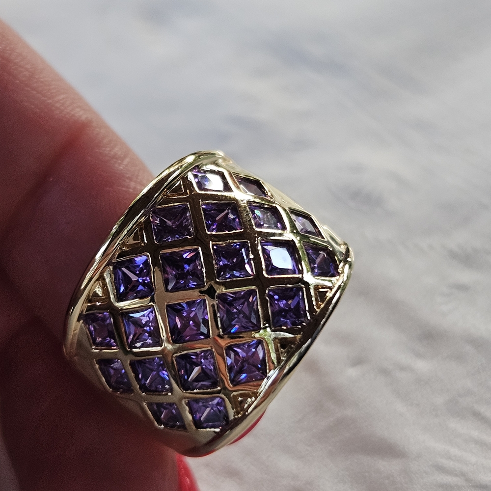 Elegant Gold and Purple Women's Ring